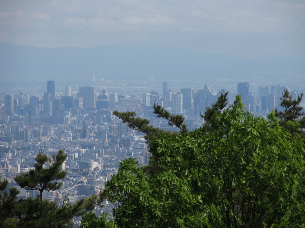 山からの眺望 大暑山に沈む夕日を東山山頂公園（将軍塚展望台）から望む